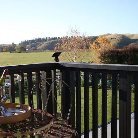 The Country Escape Apartment Fernhill Bagian luar foto