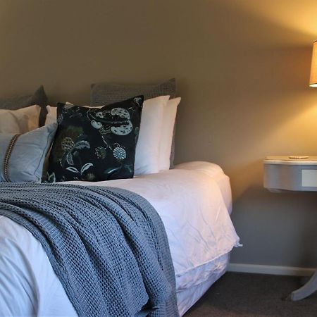The Country Escape Apartment Fernhill Bagian luar foto