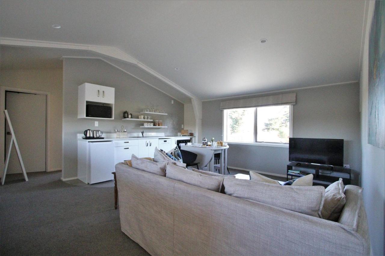 The Country Escape Apartment Fernhill Bagian luar foto